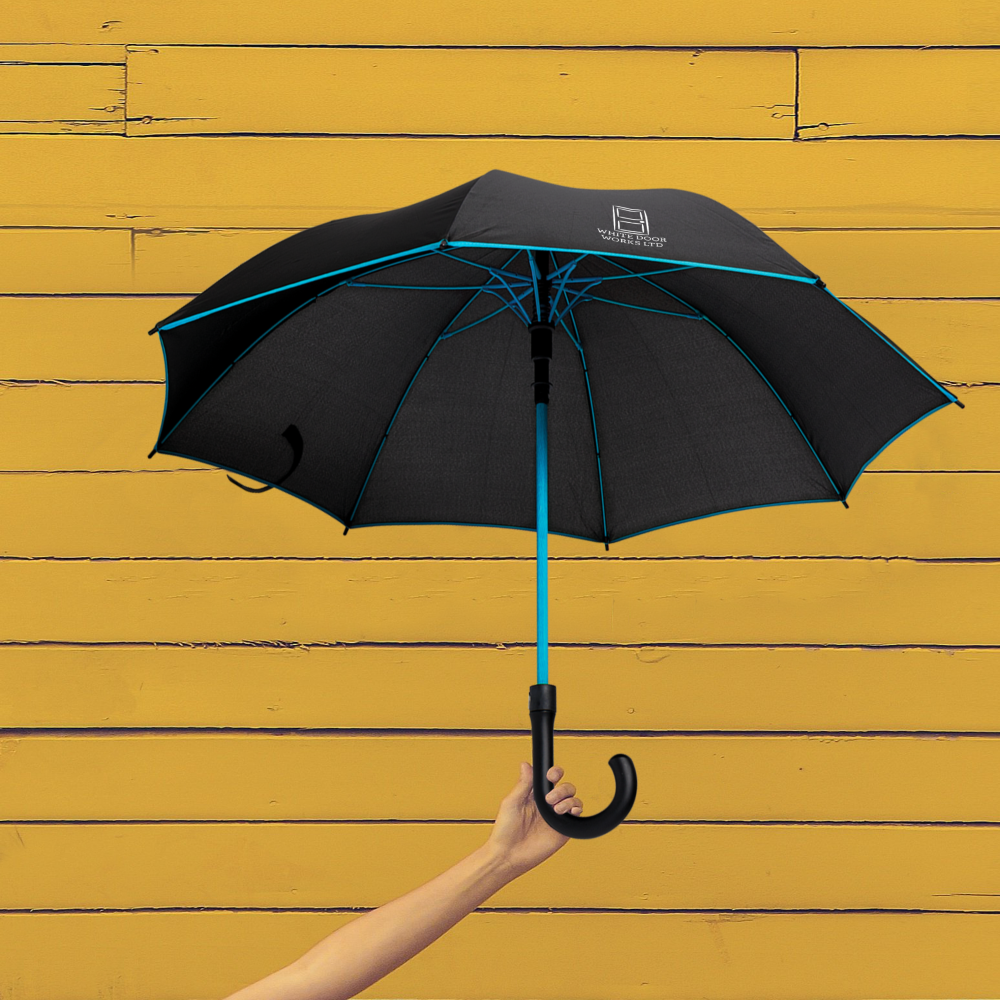 Paraguas con varillas de colores